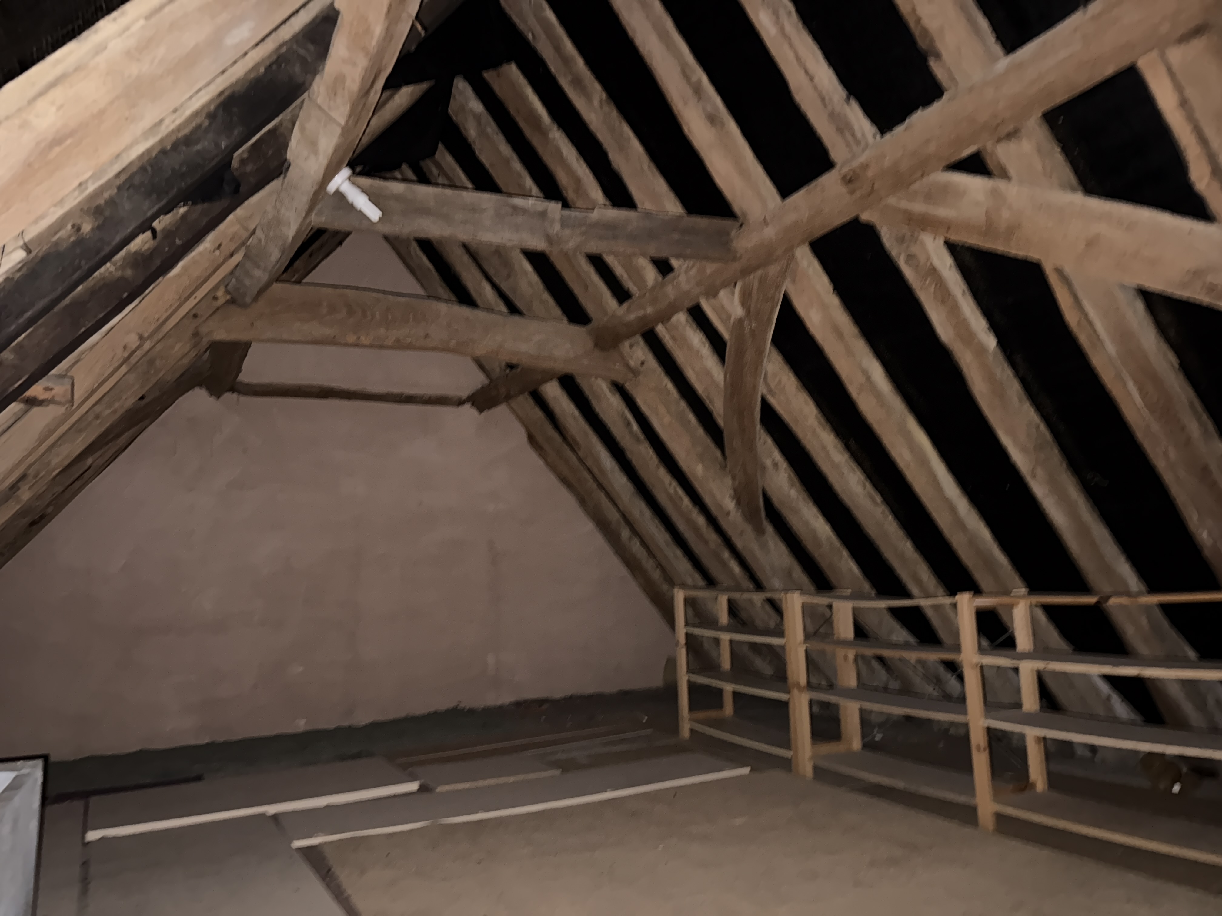 Lot: 59 - HOUSE IN NEED OF IMPROVEMENT IN WEALDEN VILLAGE - Open loft in Period Cottage for Improvement